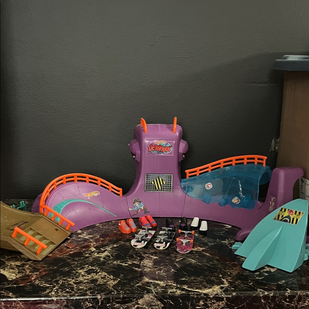 Hot Wheels OctoPark and Marvel Skateboards